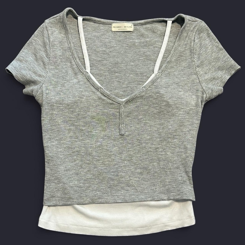 Gray and White V-Neck Layered Ribbed Top, Juniors Size Small